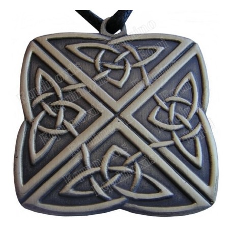 Pendentif celtique – Noeud celtique des 4 directions – Carré – Argent patiné