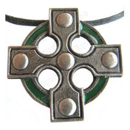 Pendentif celtique – Croix celtique 2 – Argent patiné – Emaillé vert